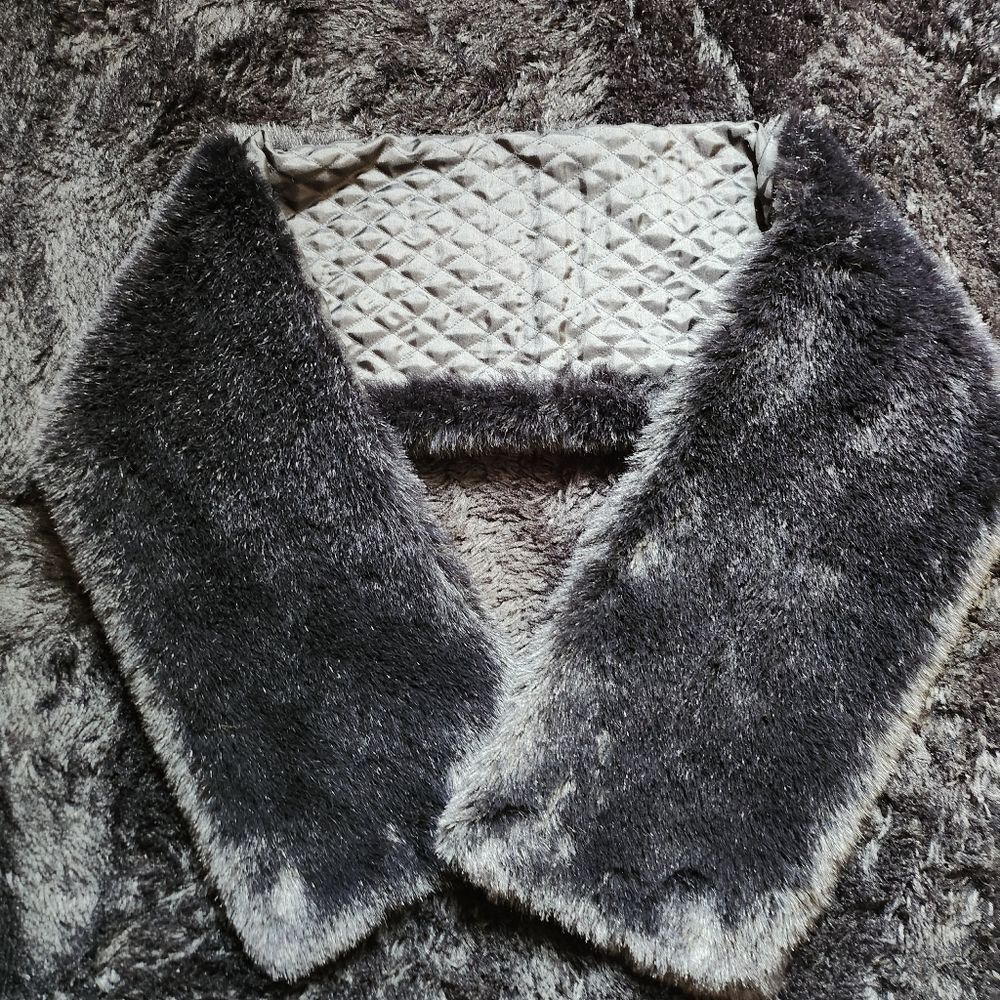 Banana Republic Black Quilted And Furry Shawl - Picture 6 of 6